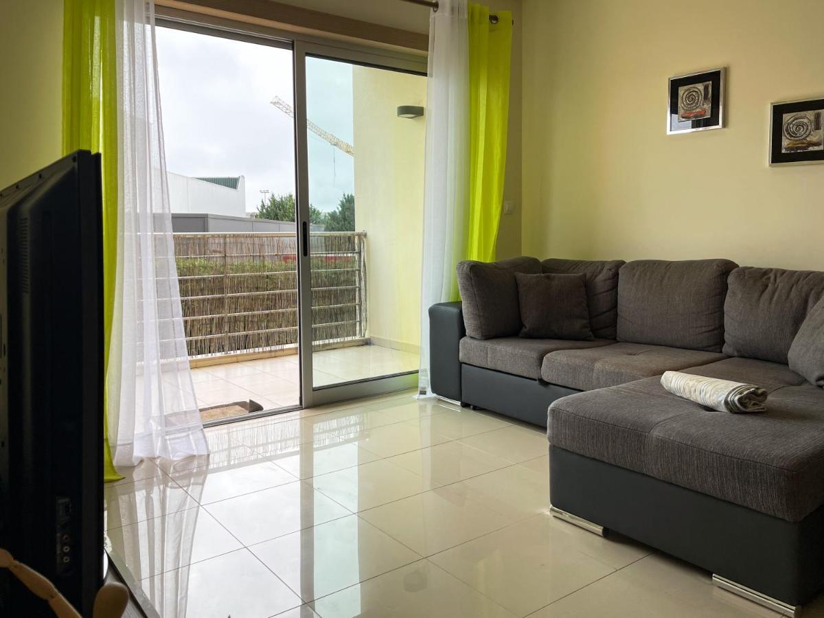 One Bedroom Apartment - Olhos De Gua - Next To The Supermarket Intermarch ออยุส ดิ อากวา ภายนอก รูปภาพ